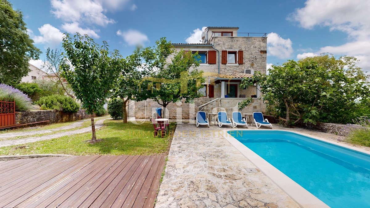 Renoviertes Steinhaus mit Pool